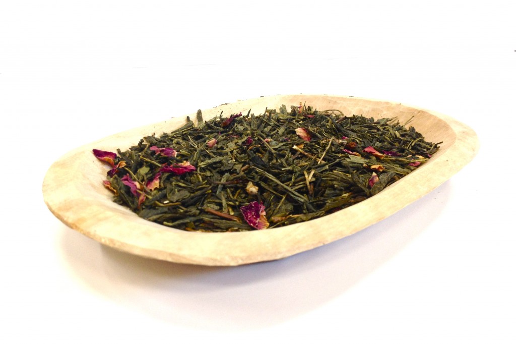 Natural green leaf tea with pomegranate extract